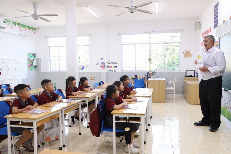 Học ESL+ là gì - Lộ trình Tiếng Anh Cambridge nâng cao cùng Giáo viên nước ngoài Học ESL+ là gì - Lộ trình Tiếng Anh Cambridge nâng cao cùng Giáo viên nước ngoài