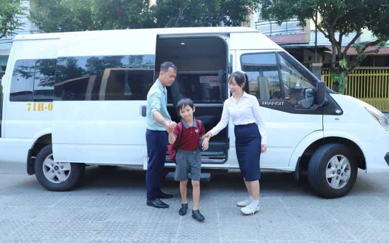Tuyến xe đưa đón trường cấp 3 gần đây an toàn